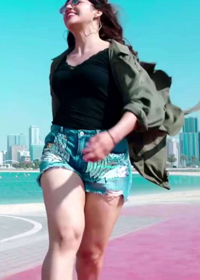 mehreen-kaur-milky-thighs-and-legs-6-standard.jpg