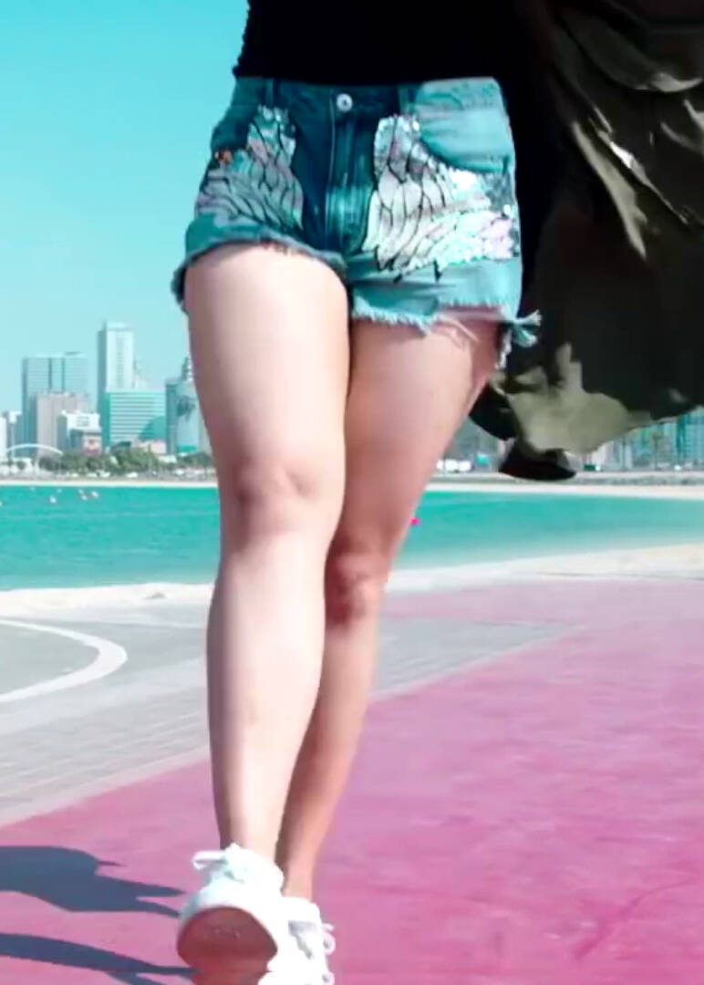 mehreen-kaur-milky-thighs-and-legs-7-standard.jpg