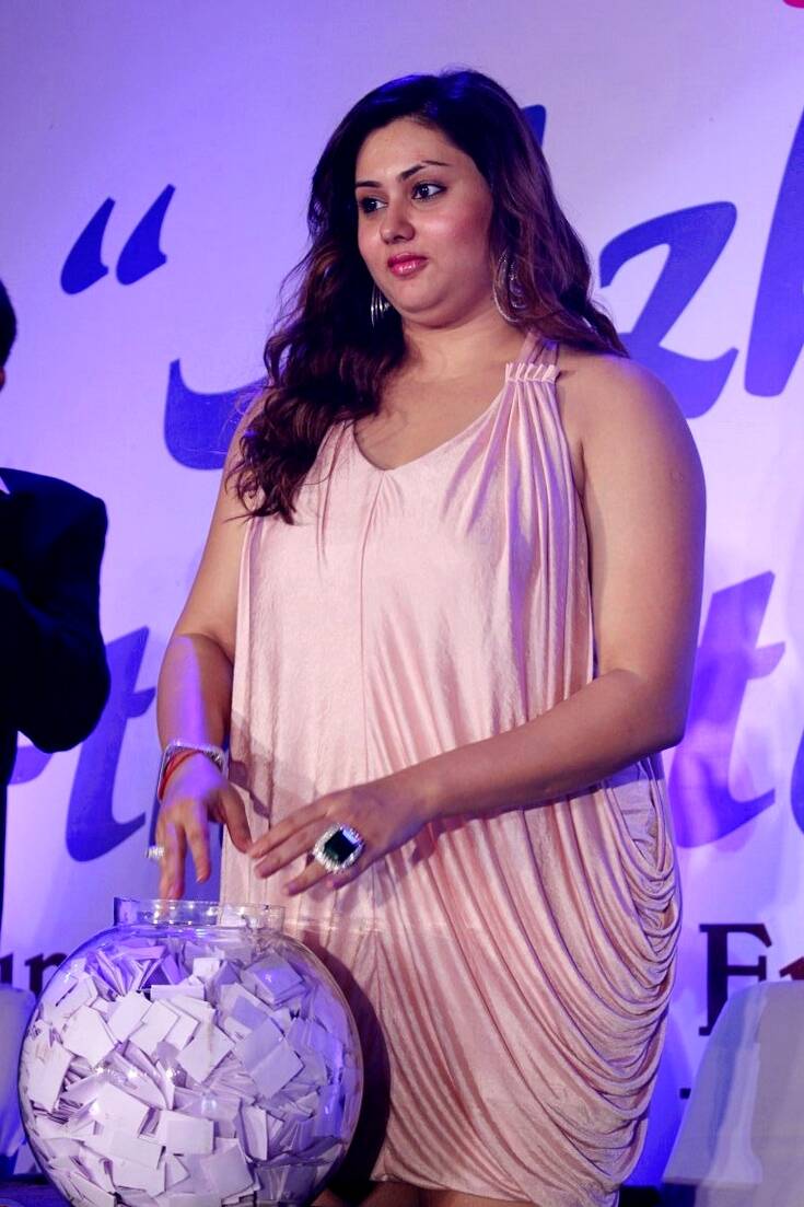 namitha-at-sumangali-jewellery-anniversary-pics035-standard.jpg