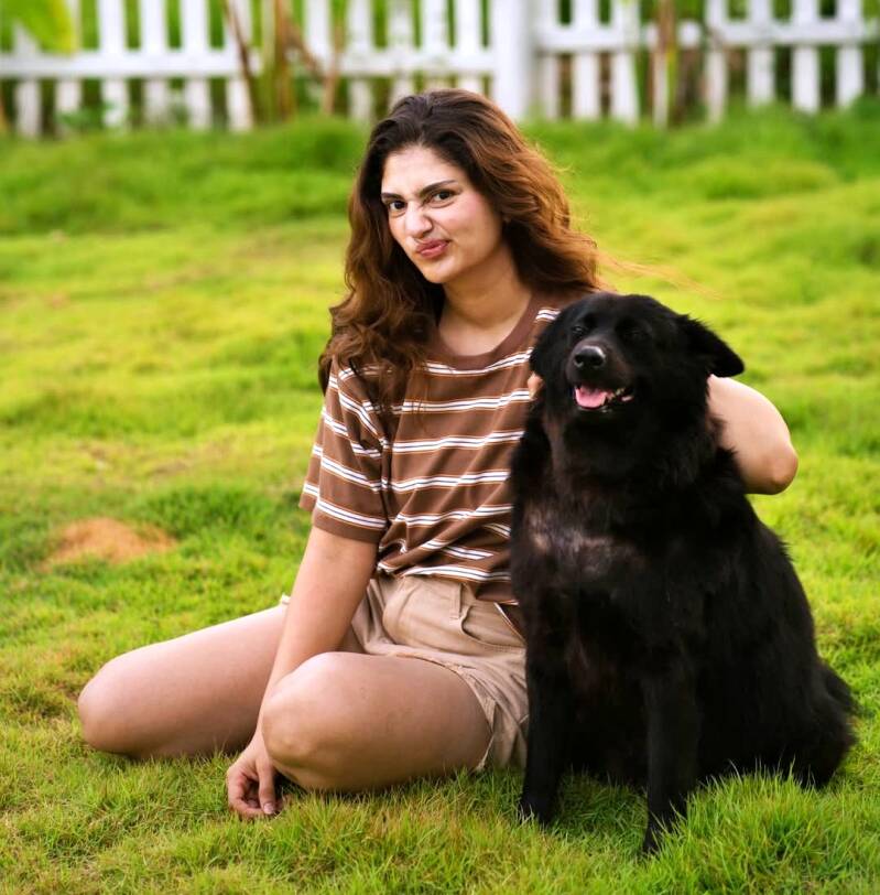 nazia-davidson-on-lawn-in-beige-short-thunder-thighs3-standard.jpg