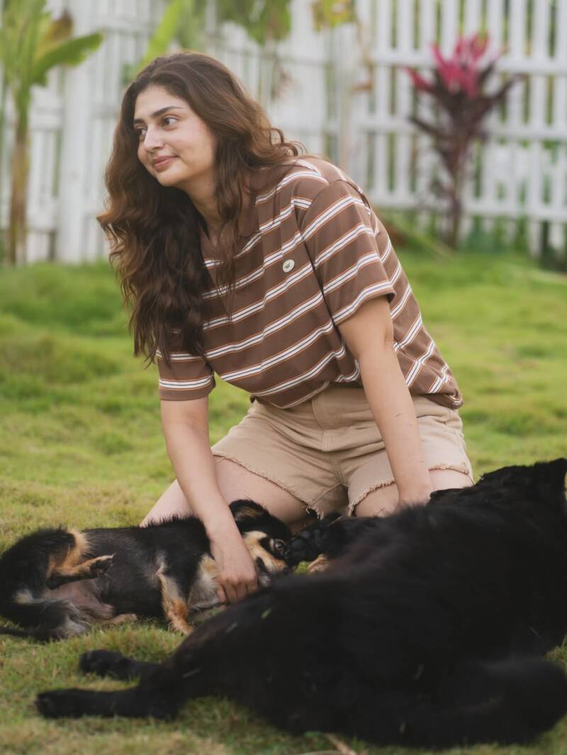 nazia-davidson-on-lawn-in-beige-short-thunder-thighs4-standard.jpg