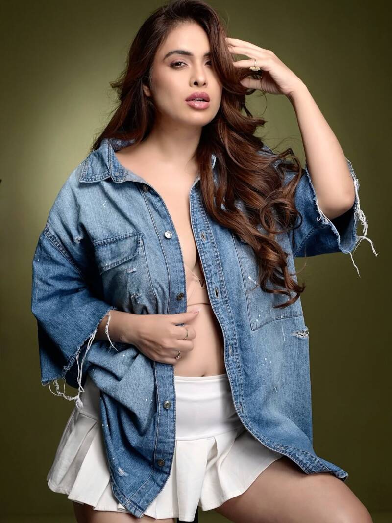 neha-malik-big-cleavage-in-jeans-shirt-and-white-skirt-photoshoot1-standard.jpg