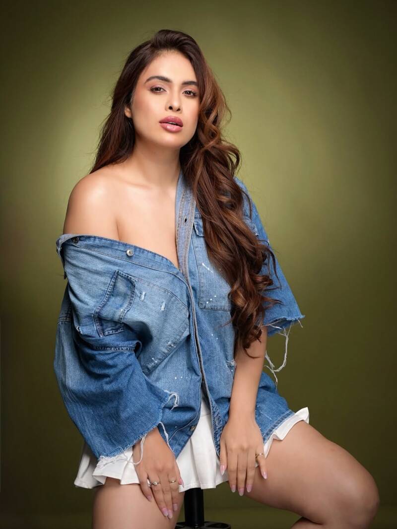 neha-malik-in-white-mini-skirt-hot-photoshoot-images-12-standard.jpg