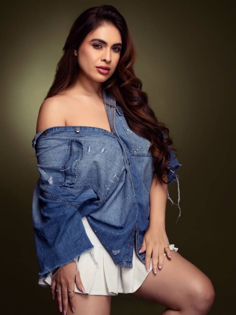 neha-malik-in-white-mini-skirt-hot-photoshoot-images-3-standard.jpg