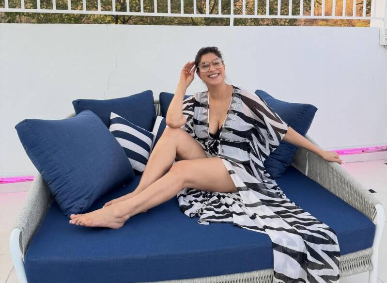 Neha Swami's hot legs 