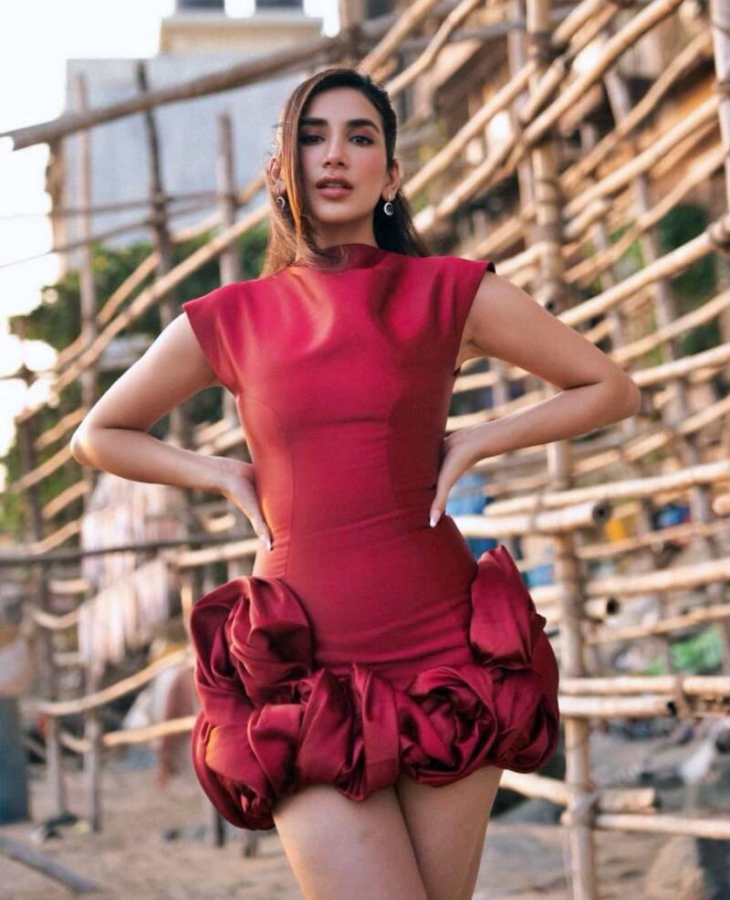 parul-gulati-smoking-hot-in-red-frock-at-gq-india-most-influential-young-indian-award-show-4-standard.jpg