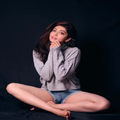 pranitha-subhas-milky-thigh-11-standard.webp