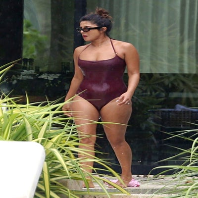 priyanka-chopra-in-a-bikini-08-03-2019-1-standard-87oz6k.jpg