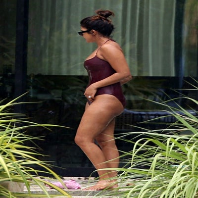 priyanka-chopra-in-a-bikini-at-jones-brothers-house-miami-on-08-03-2019-0-standard-n0g78h.jpg