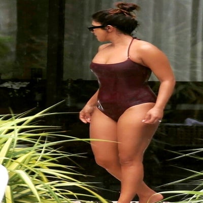 priyanka-chopra-in-bikini-at-jones-brothers-house-miami-on-8-3-2019-photos_1-standard-jmc2kr.jpg