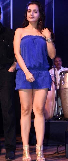 rl6j3dco9nh788y0-d-0-ameesha-patel-with-jeetendra-at-music-album-aawaaz-dil-se-launch-in-mumbai-standard.jpg