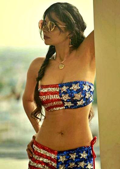 sanam-shetty-hot-slim-body-show-in-us-flag-bikini-11-standard.jpg