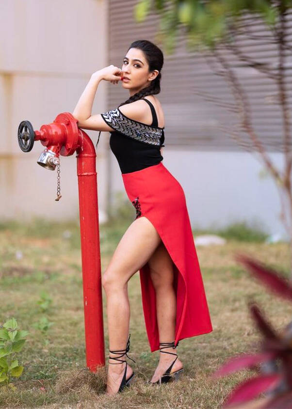 sara-ali-khan-is-queen-lady-bug-in-black-one-shoulder-embellished-top-and-high-thigh-slit-red-skirt-2-736x920-standard-h9kee1.jpg