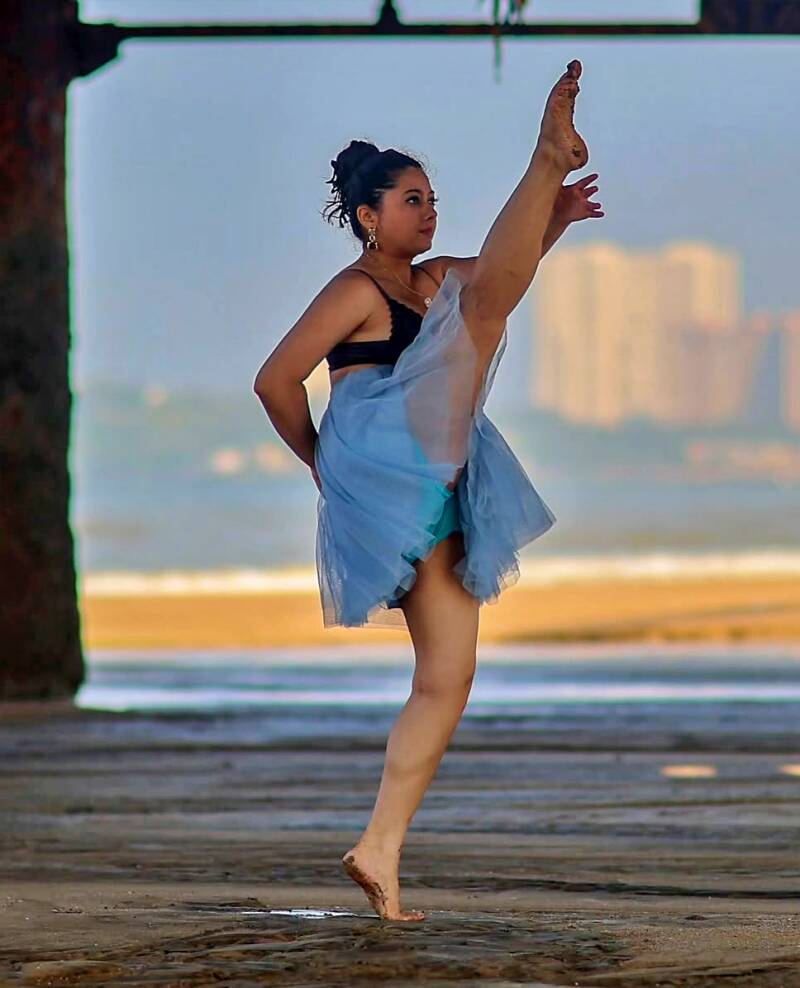 sassha-shetty-indian-ballet-dancer-teacher-hot-model-4-standard.jpg