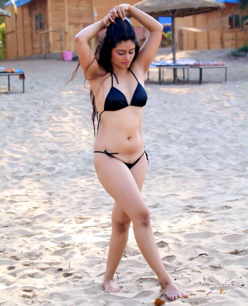 Bollywood actress Sheeta Sidge shocking hot in micro bikni on the beach