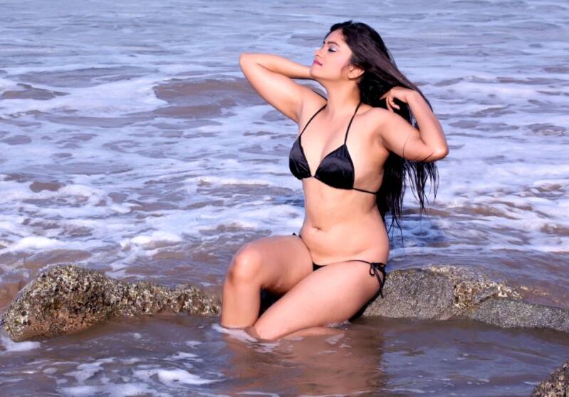 Bollywood actress schocking hot bold bikini photos 