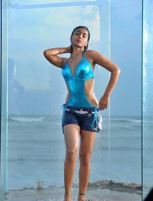 shriya1028-2-standard.jpg