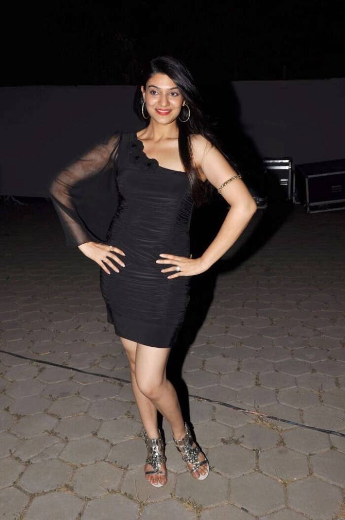 siya-gautham-milky-hot-thighs-and-legs-showing-spicy-images-10-standard.jpg