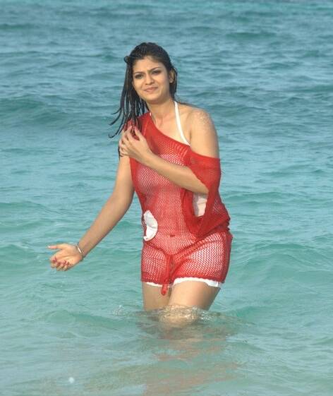 siya-gautham-spicy-hot-in-the-beach-sexy-legs-wet-photos-18-standard.jpg