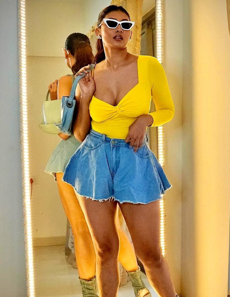 Hottest Indian female youtuber Bosslady Shruti in hot jeans skirt 