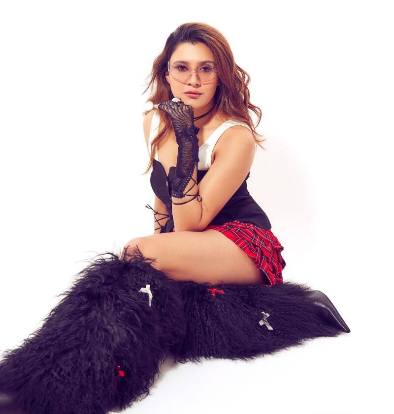 Astha Gill glam hot new look 
