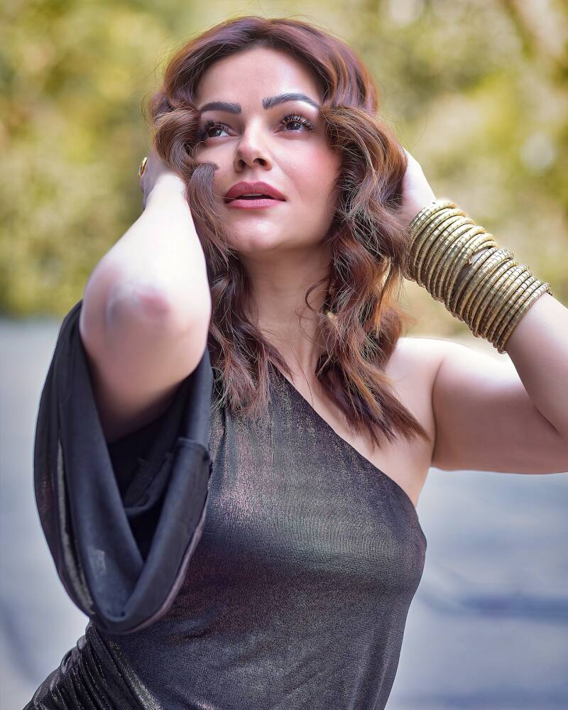 Rubina Dilaik hot outfit