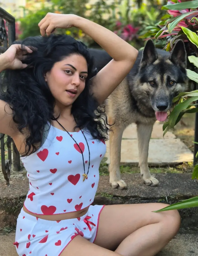Kavita Kaushi hot thigh and legs new hot photos