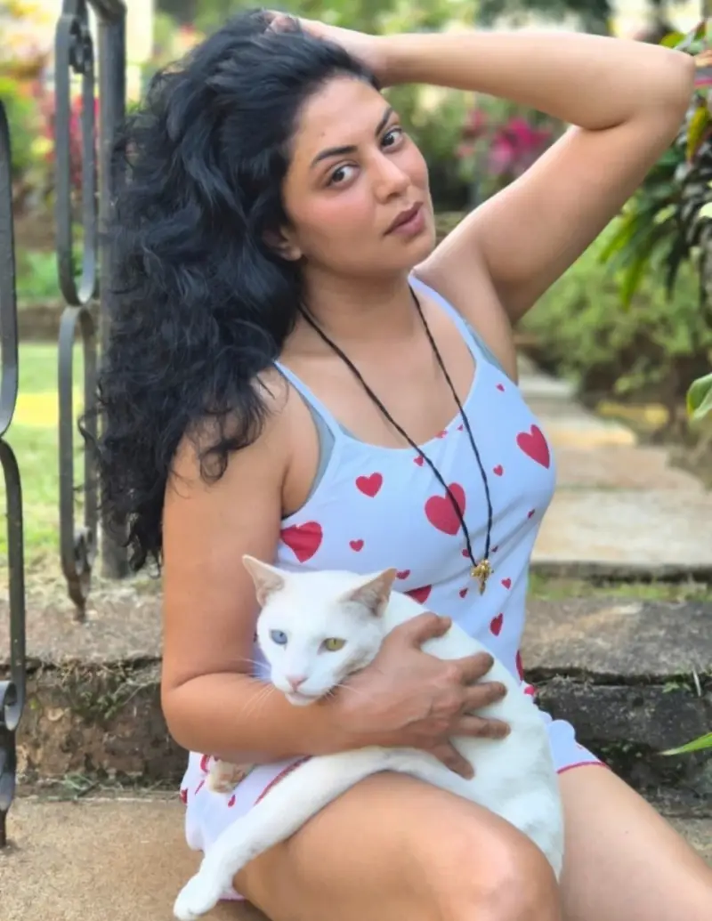 Kavita Kaushik hot