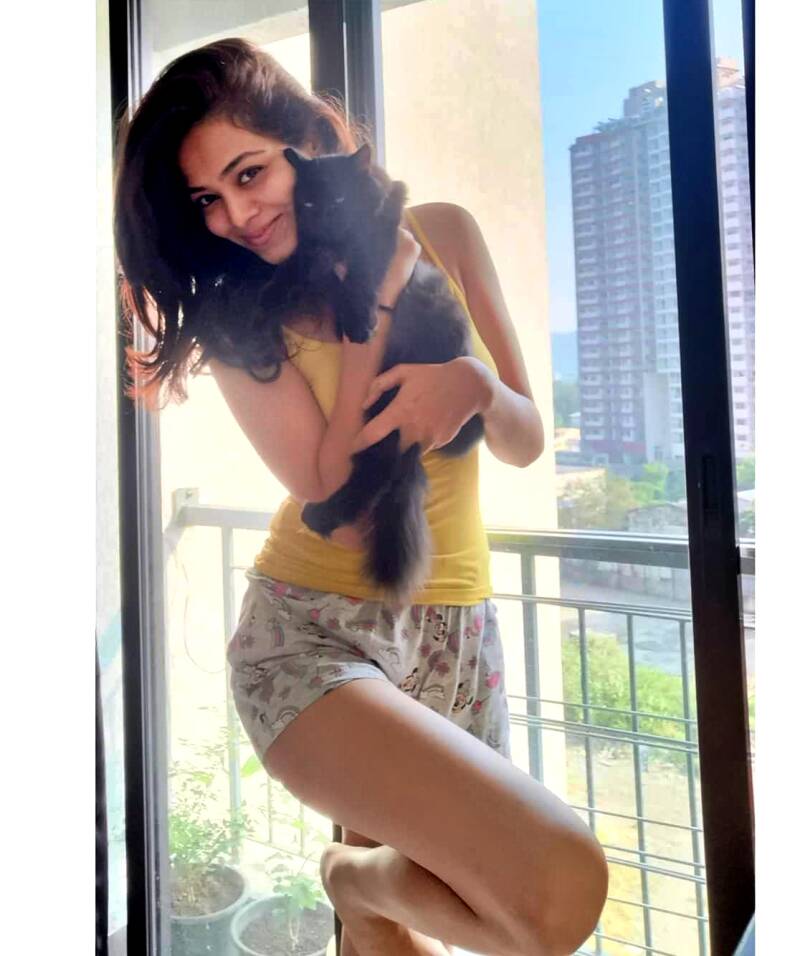 tv actress Vaishnavi Dhanraj hot thighs 