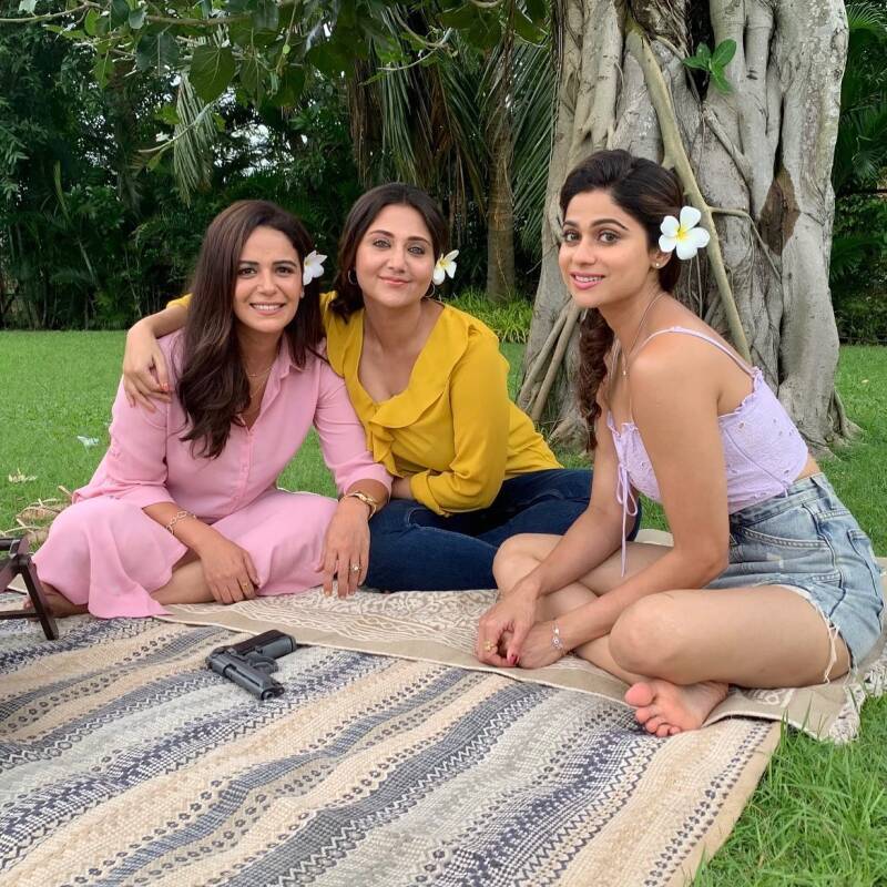 Shamita Shetty's hot thigh in denim shorts 