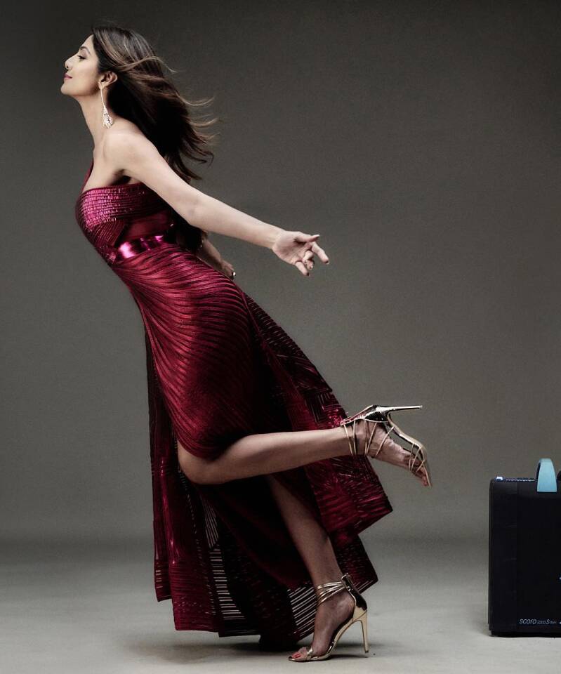 Shilpa Shetty's beautiful legs on a high heels 