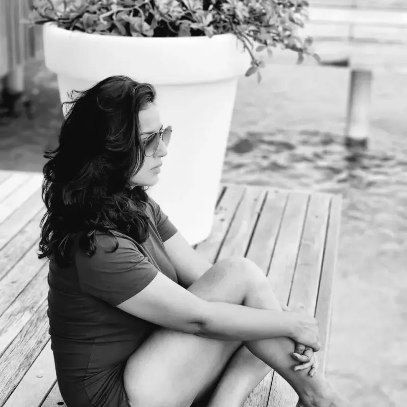Mahi Gill hot thigh show 