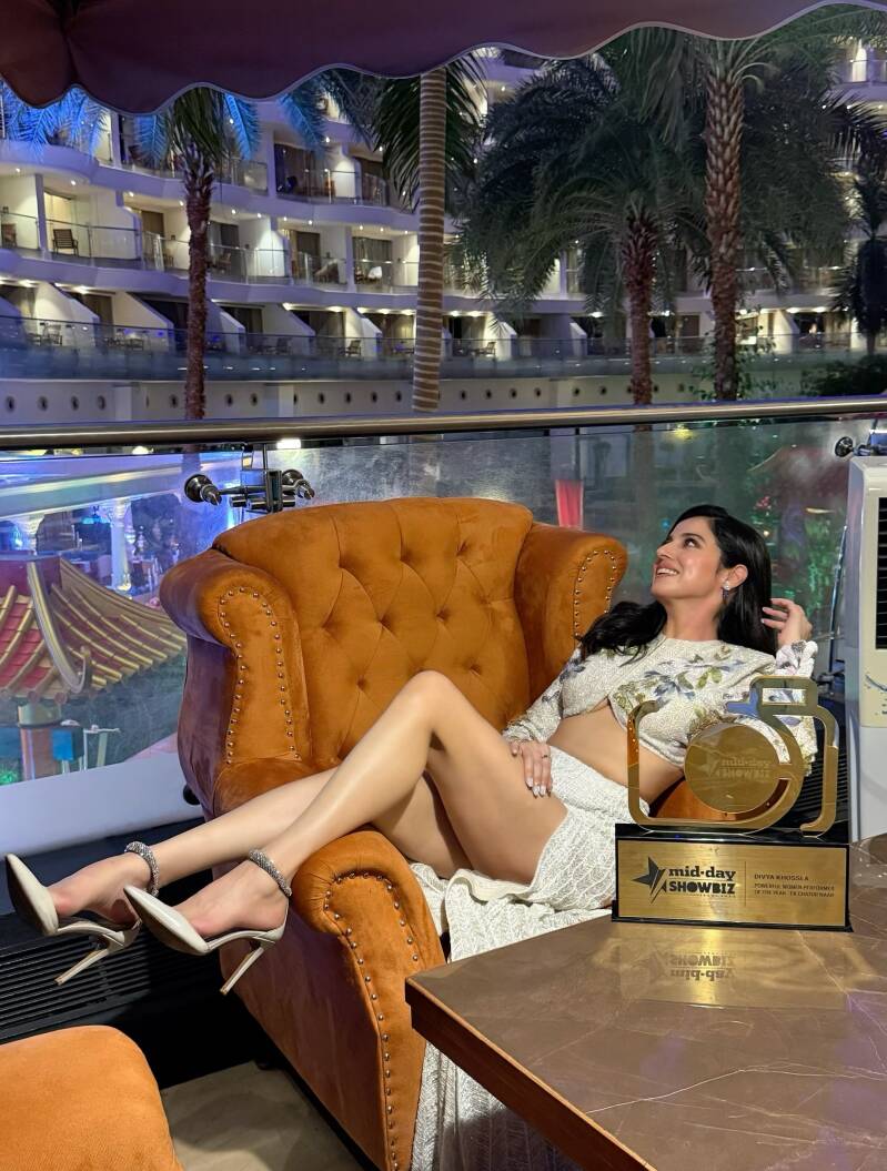 Divya Khosla's hot milky thigh in slit gown 