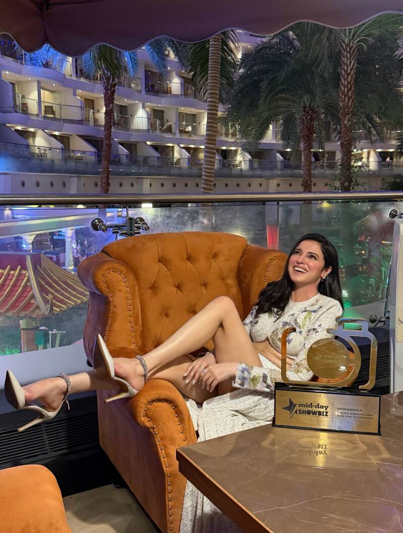 Divya Khosla hot thigh and legs showing in slit gown photoshoot 