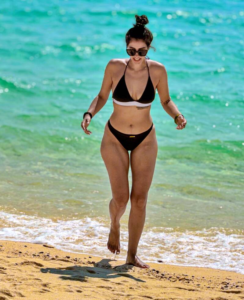 Bollywood actress Sonia Rathee hot bikini 