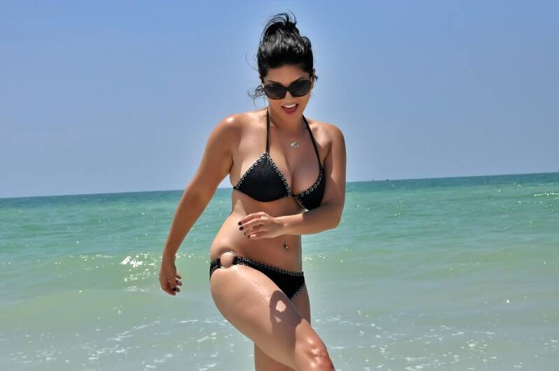 sunny-leone-in-bikini-at-the-beach-10-standard.jpg