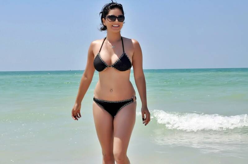 sunny-leone-in-bikini-at-the-beach-11-standard.jpg