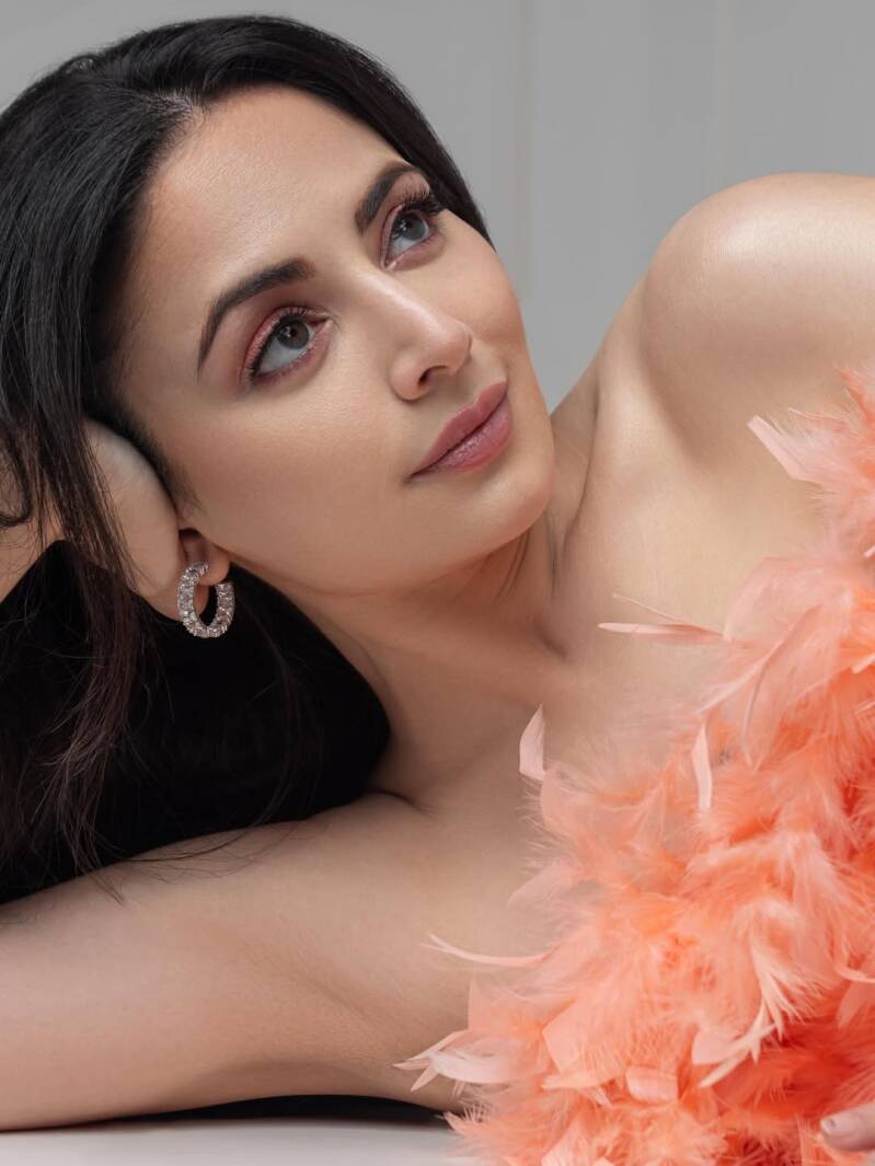 zoya-afroz-cute-face-1-standard.jpg