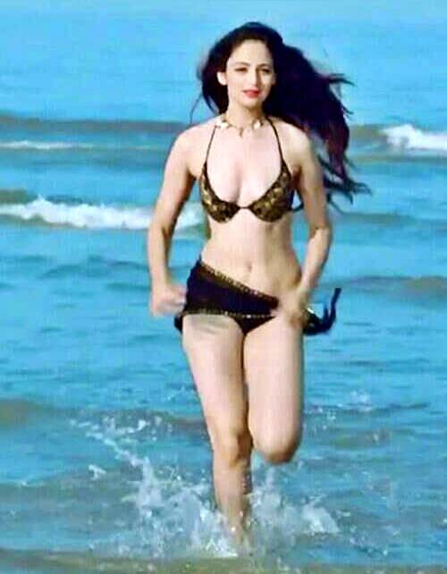 zoya-afroz-hot-bikini-standard-pe3dob.jpg