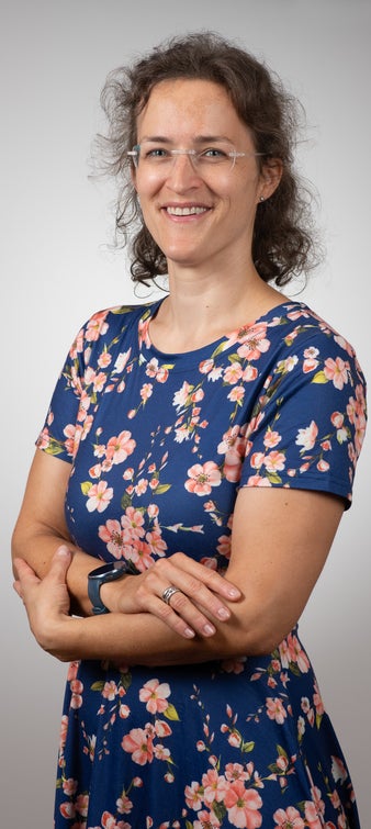 Portraitfoto von Iris Bernard, Ordnungscoachin – vor Ort in Oberösterreich und online tätig, auch auf Englisch