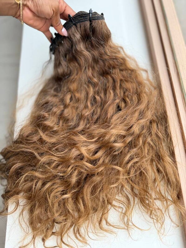 Cheveux Européens ondulés – Blond miel – 24 pouces