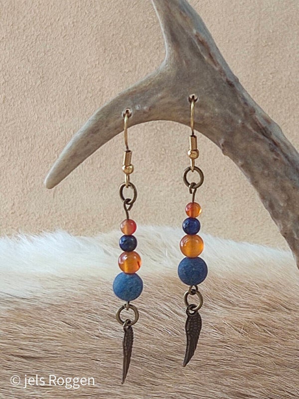 Lapis Lazuli met Carneool en bronskleurige vleugel