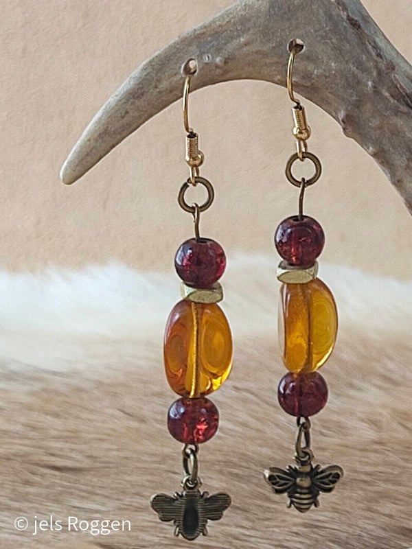 Diverse glaskralen en kokos