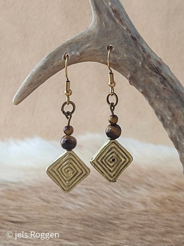 Tijgeroog met bronskleurige spiralen