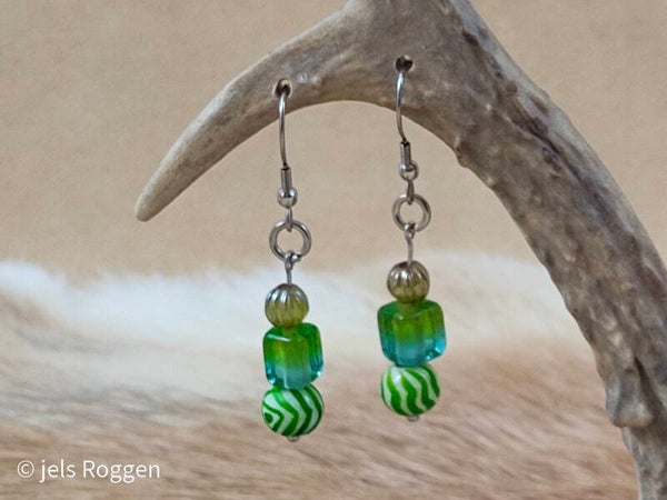 Groen/wit gestreepte glaskralen