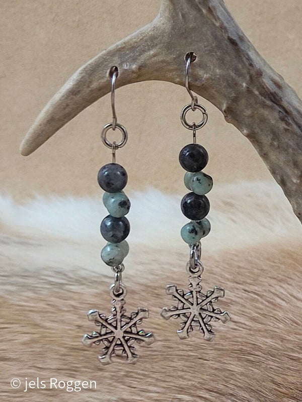 Grijze Jasper met zilverkleurige sneeuwvlok