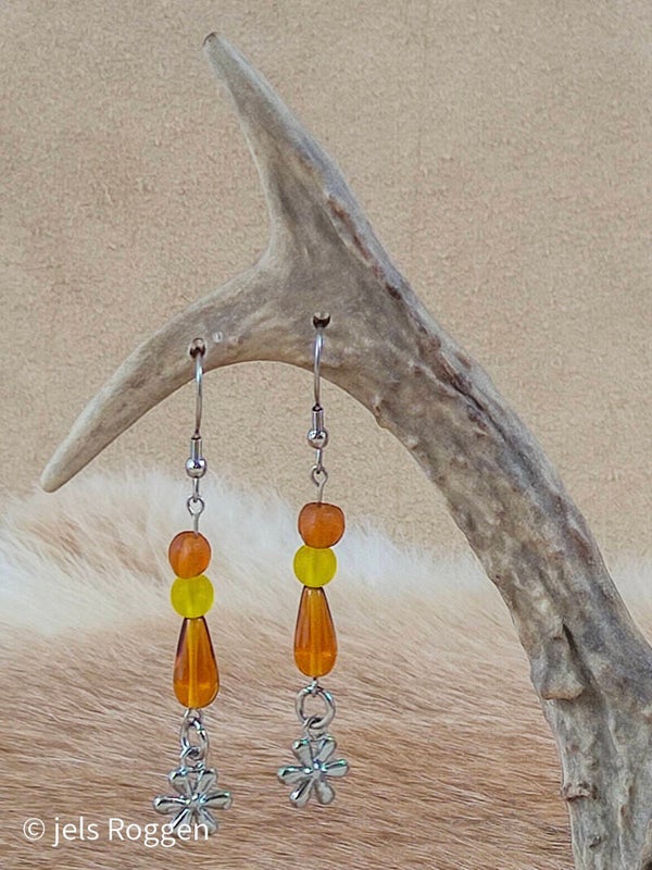 Druppelvormig en bruin en geel