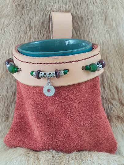 Bekerhouder rood met bewerkte rand