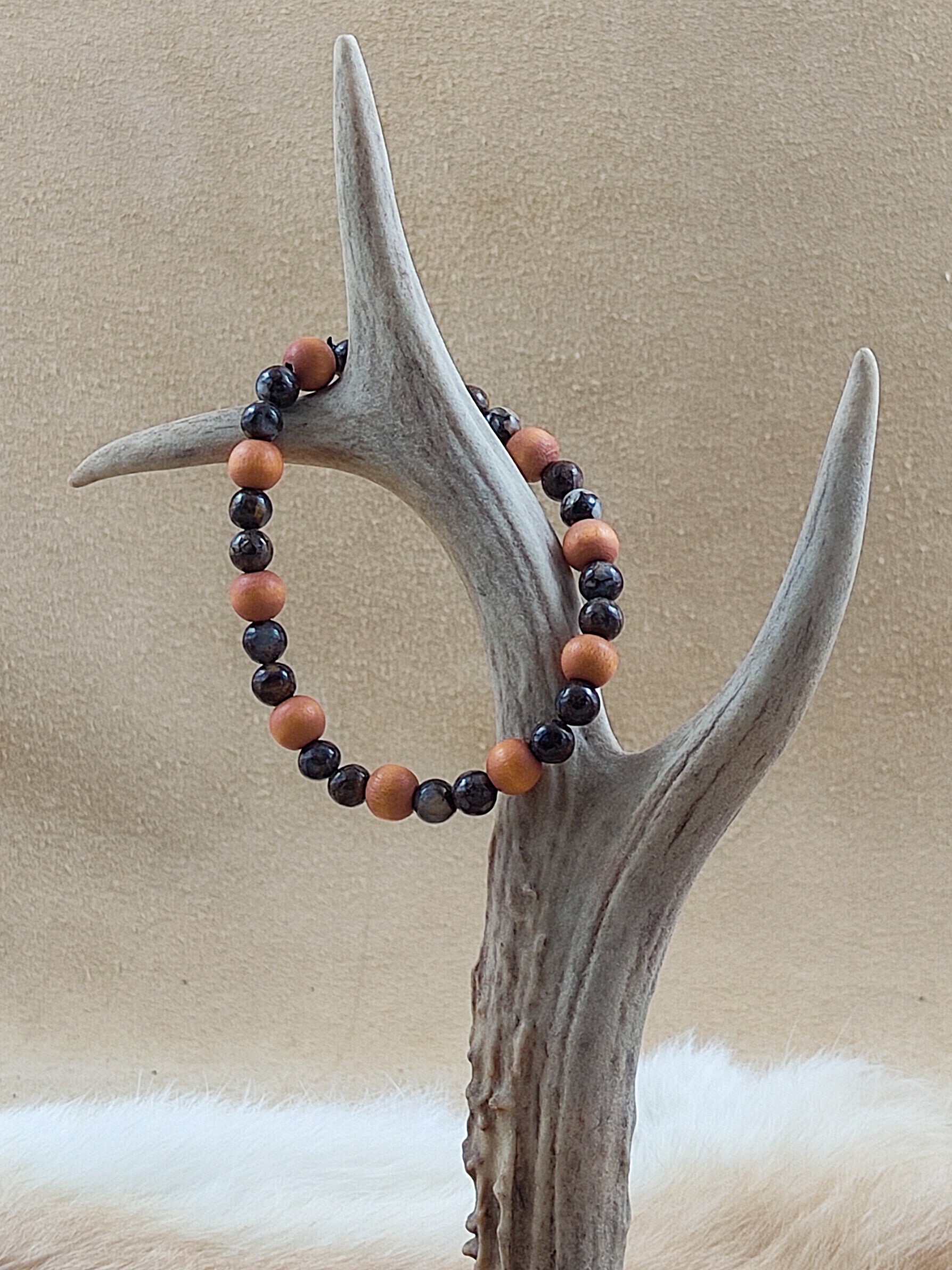 A4 Opaal met hout op elastiek