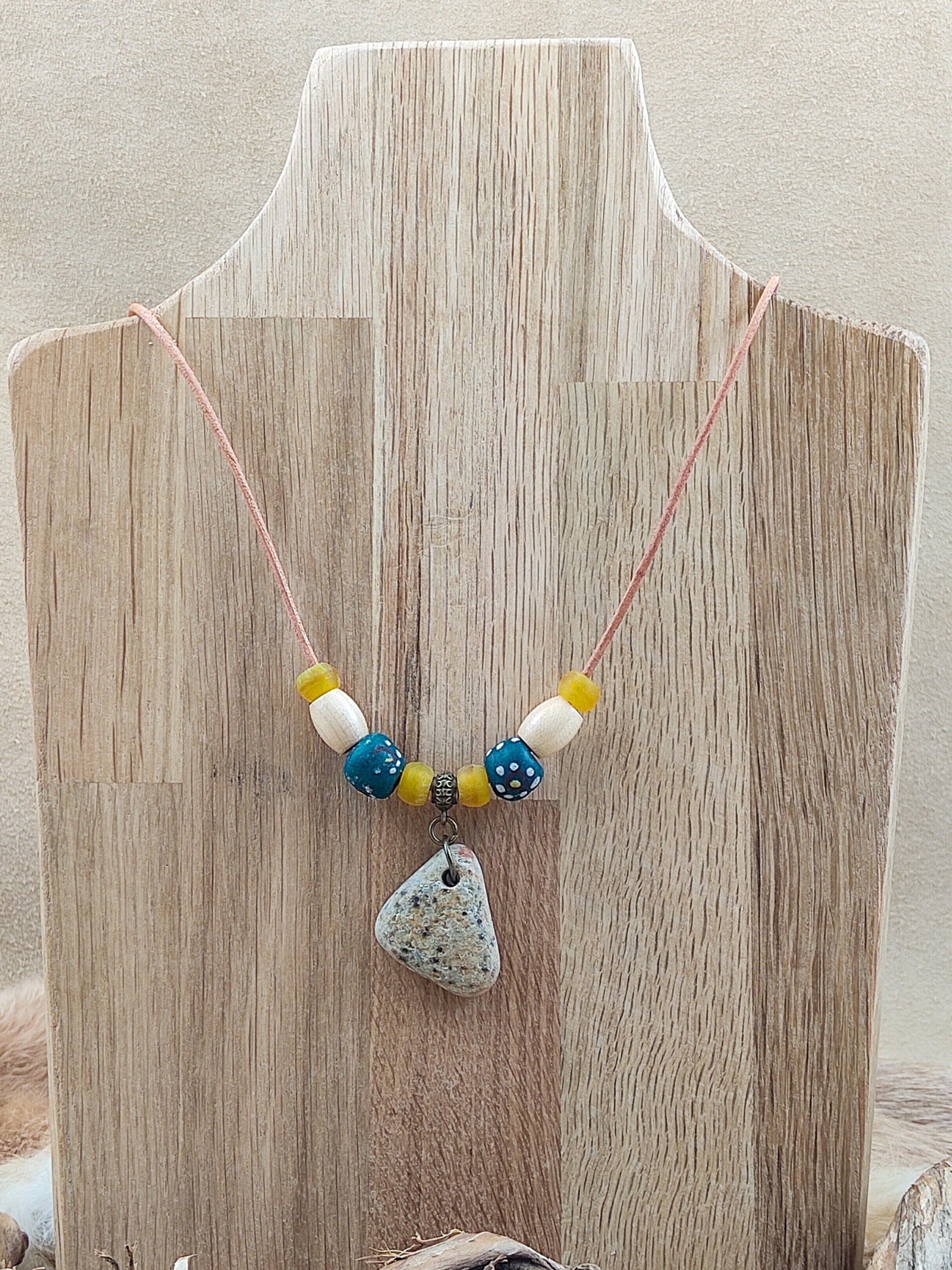 L46 handgemaakte glaskralen, houten kralen en een hanger van getrommelde natuursteen